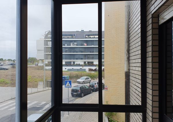 Apartamento T3 situado na zona residencial da Forca, em Aveiro.