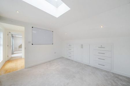 6 bedroom detached house to rent - Photo 2