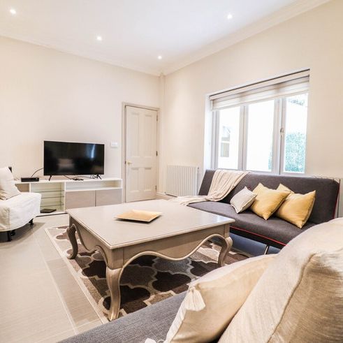 Hyde Park Gate - Photo 1