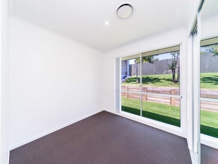 Family Size Home In Sought After Helensvale - Photo 5