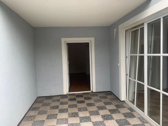 großzügige 2-Zimmer Wohnung mit Terrasse und möblierter Küche - Photo 1
