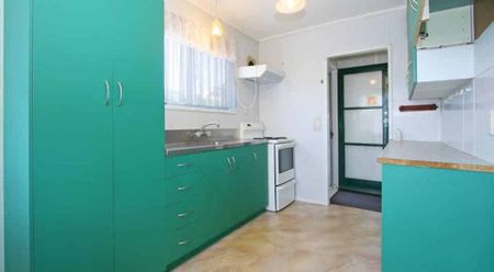 GREAT FAMILY HOME - Photo 3