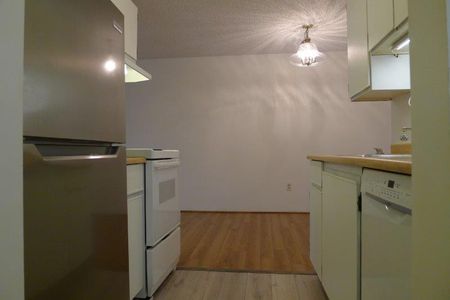 #110 – 240 Mahon Avenue, North Vancouver, Bc V7m 3h4 - Photo 5