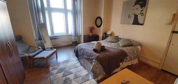 Studio to rent - Photo 1