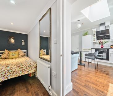 Flat to rent - Brome Road, London, SE9 - Photo 5
