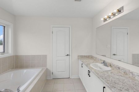 For Lease - 106 Palace Street, Thorold, Ontario - Photo 4