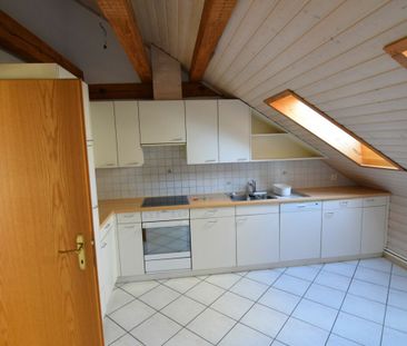 Appartement mansardé confortable de 3,5 pièces avec balcon - Photo 4