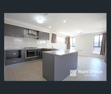 Modern Family Home - Photo 4