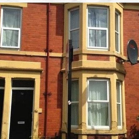 3 bedroom flat to rent - Photo 4