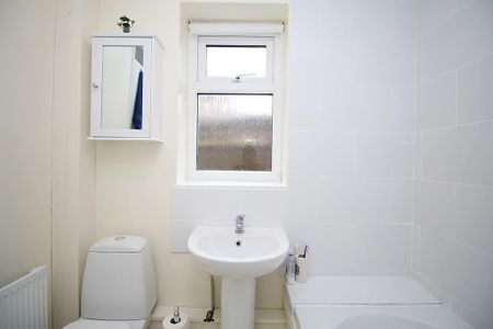 2 bedroom semi-detached bungalow to rent - Photo 3