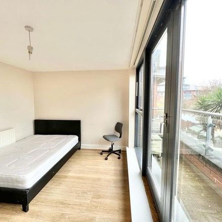 4 bedroom terraced house to rent - Photo 4