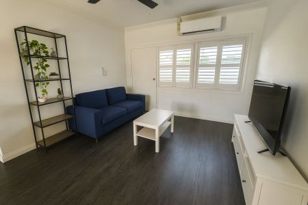 Cozy Self-Contained Unit - Photo 4