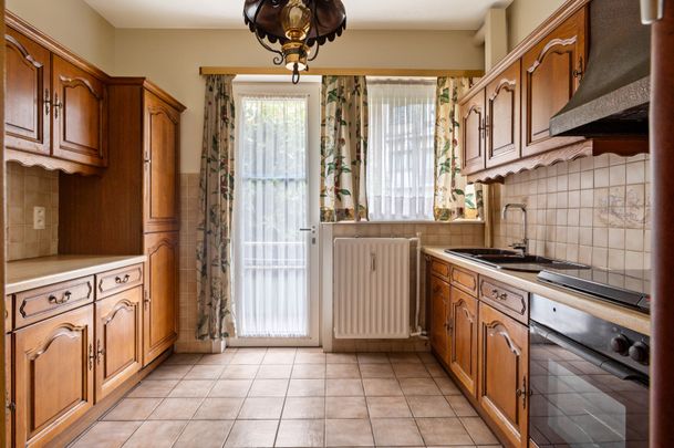 Gezellig 2 slaapkamer appartement op de 1ste verdieping dichtbij Middelheimpark en Expo! - Photo 1