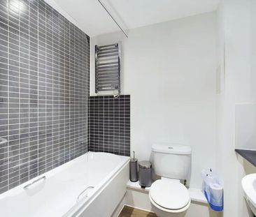 Studio Flat, Oceana Boulevard, SO14 - Photo 4