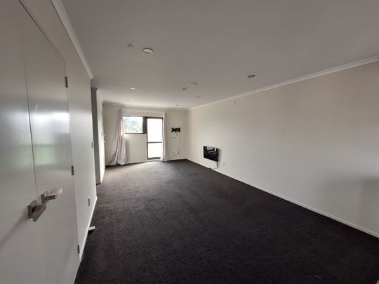 Spacious 2 bedroom Apartment - Photo 1