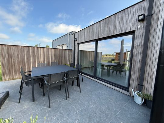 SCHELLEBELLE - Gerenoveerde rijwoning met gezellig terras. - Photo 1