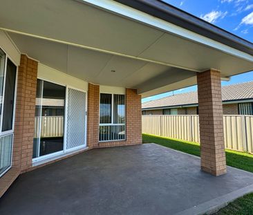 Spacious Home - Photo 6