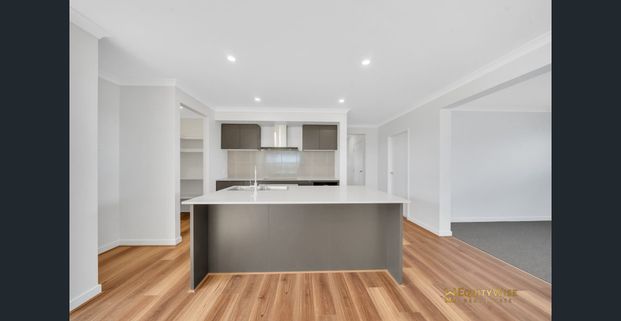 Brand New Stylish & Spacious Family Home in Prime Location! - Photo 1
