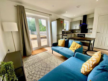 4 bedroom terraced house to rent - Photo 2