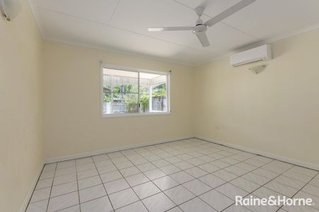 3 BEDROOM : 2 BATHROOM : FULLY-FURNISHED : CLOSE TO BEACH - Photo 5