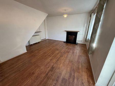 3 bedroom semi-detached house to rent - Photo 3