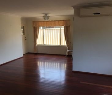 QUIET & CONVENIENT, 10 MIN'S WALK TO THE STATION !! - Photo 1