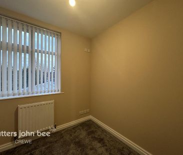 3 bedroom semi-detached house to rent - Photo 6