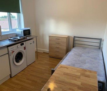 Studio to rent - Photo 3