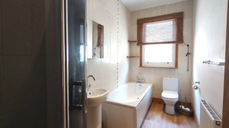 3 bed flat to rent - Photo 5