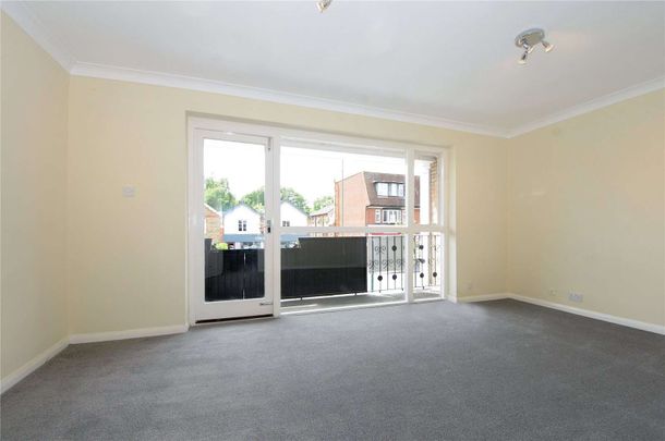 First floor maisonette set over two floors offering three bedrooms in the centre of Sunningdale. - Photo 1