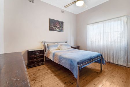Three Bedroom Family Home - Photo 3