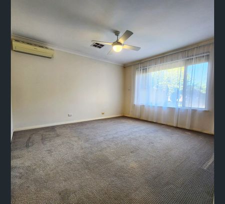 320 Summerlakes Parade, Ballajura, WA 6066 - Photo 4