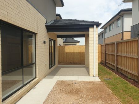 Brand New Double-Story Family Home – Practicality and Convenience in a Prime Location - Photo 3