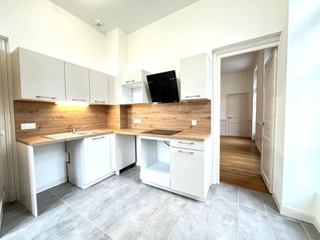 Location Appartement 4 pièces 93m² - Photo 4