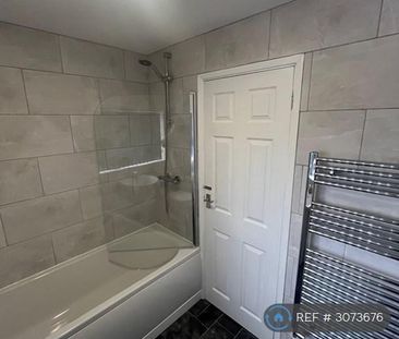 3 bedroom semi-detached house to rent - Photo 6