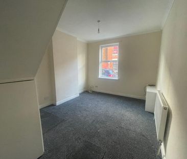 REDECORATED***TWO DOUBLE BEDROOM***LIVING ROOM***DINING ROOM***FITT... - Photo 3