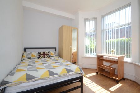 4 bedroom terraced house to rent - Photo 3