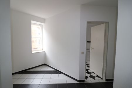 * ZENTRAL IN FISCHELN MIT SONNENBALKON“ 2 ZI.-Whg. – 1 Etage, Kölner Str. * - Photo 4