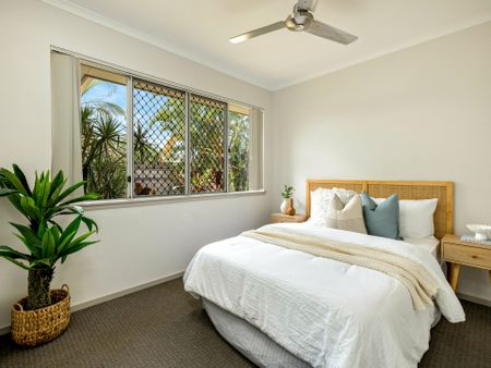 FAMILY HOME ON THE SOUTH SIDE!!! - Photo 3