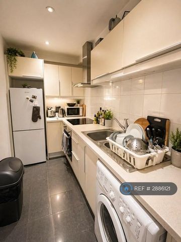 1 bedroom in a flat share to rent - Photo 3