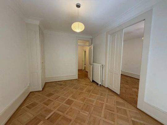 Bel appartement de 4.5 pièces, situé dans quartier calme. Proche transports publics et commerces. - Foto 1