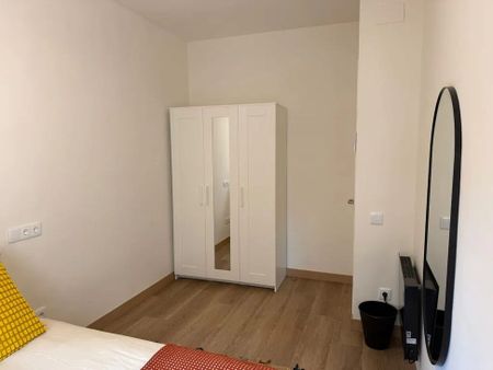 Carrer Baró de Maldà, L'Hospitalet de Llobregat, Catalonia 08901 - Photo 2