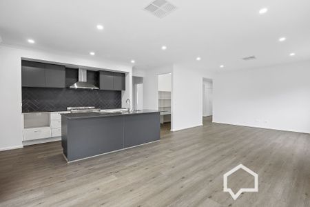 11 Tanby Drive Huntly VIC - Photo 2