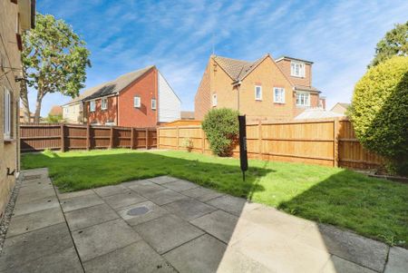 4 bedroom detached house to rent - Photo 4