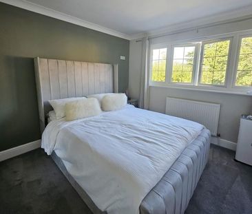 4 bedroom semi-detached house to rent - Photo 3