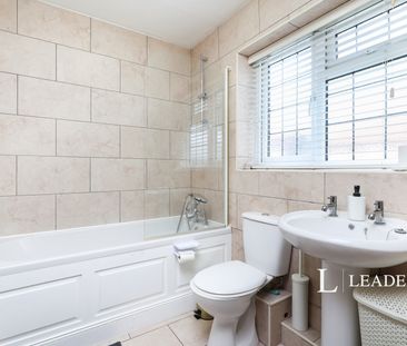 4 bedroom house to rent Avalon Close, Watford, WD259TW - Photo 5