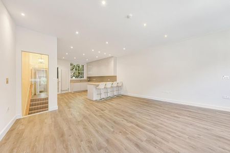 4 bedroom flat to rent - Photo 3