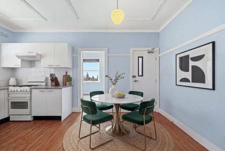 Timelessly elegant ocean-view apartment in historic 'Tudor Hall' - Photo 2