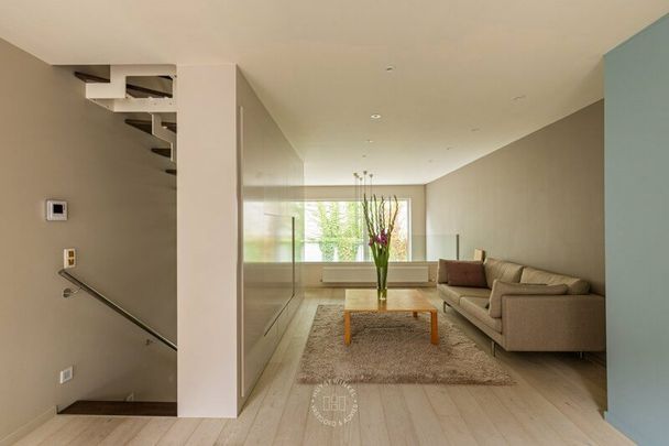 Trendy woning, met autostaanplaats, nabij Gravensteen - Photo 1