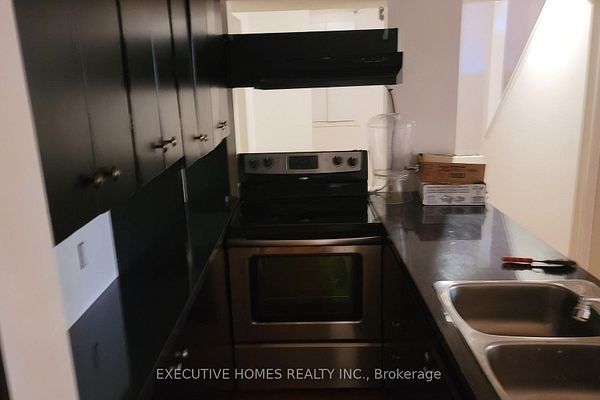 For Lease - 212 Hoover Park Drive, Whitchurch-Stouffville, Ontario - Photo 1